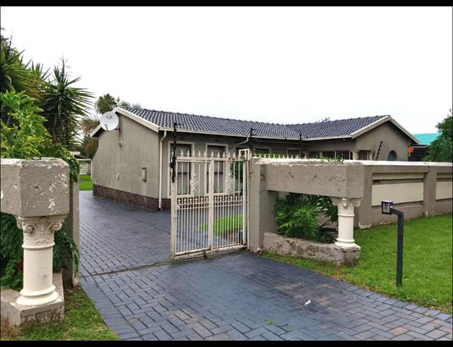 3 BEDROOM FREEHOLD FOR SALE IN BRACKENHURST
